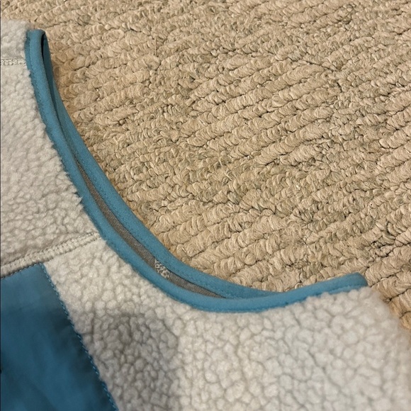 Patagonia Cream and Blue Fleece Vest - Picture 5 of 12